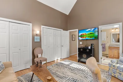7 Ipswich Circle Nashua NH 03063