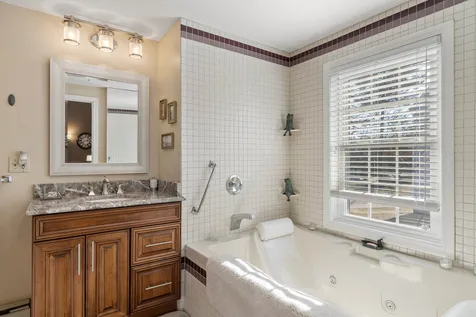 7 Ipswich Circle Nashua NH 03063