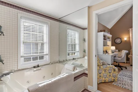 7 Ipswich Circle Nashua NH 03063