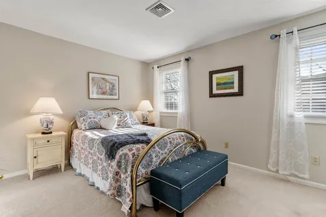 7 Ipswich Circle Nashua NH 03063