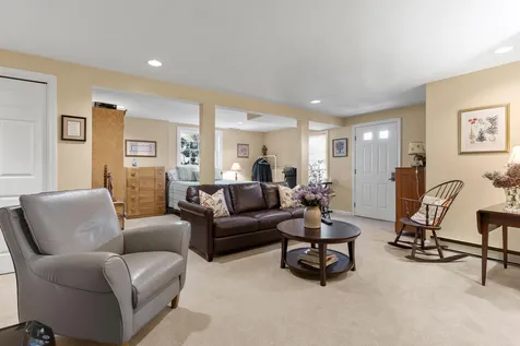 7 Ipswich Circle Nashua NH 03063