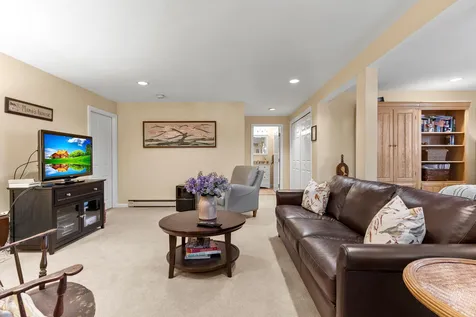 7 Ipswich Circle Nashua NH 03063
