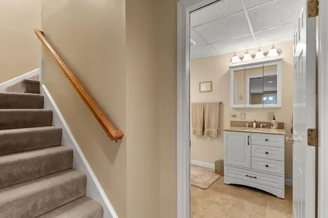 7 Ipswich Circle Nashua NH 03063