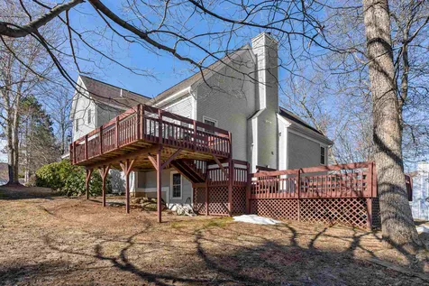 7 Ipswich Circle Nashua NH 03063