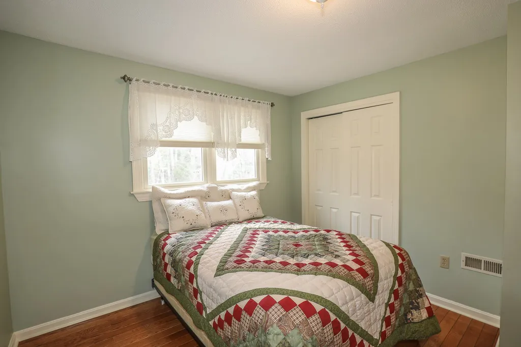 9 Ledgewood Drive Derry NH 03038