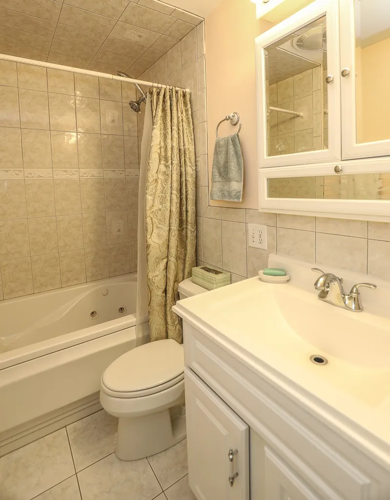 9 Ledgewood Drive Derry NH 03038