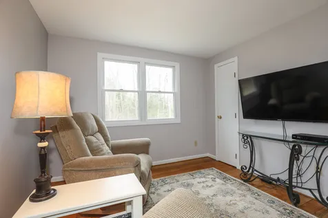 9 Ledgewood Drive Derry NH 03038