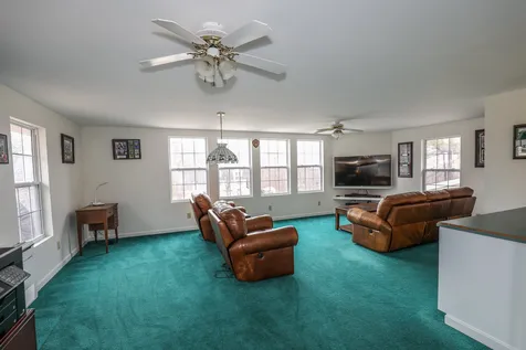 9 Ledgewood Drive Derry NH 03038