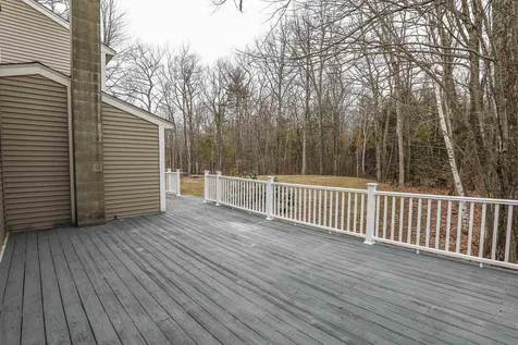 9 Ledgewood Drive Derry NH 03038