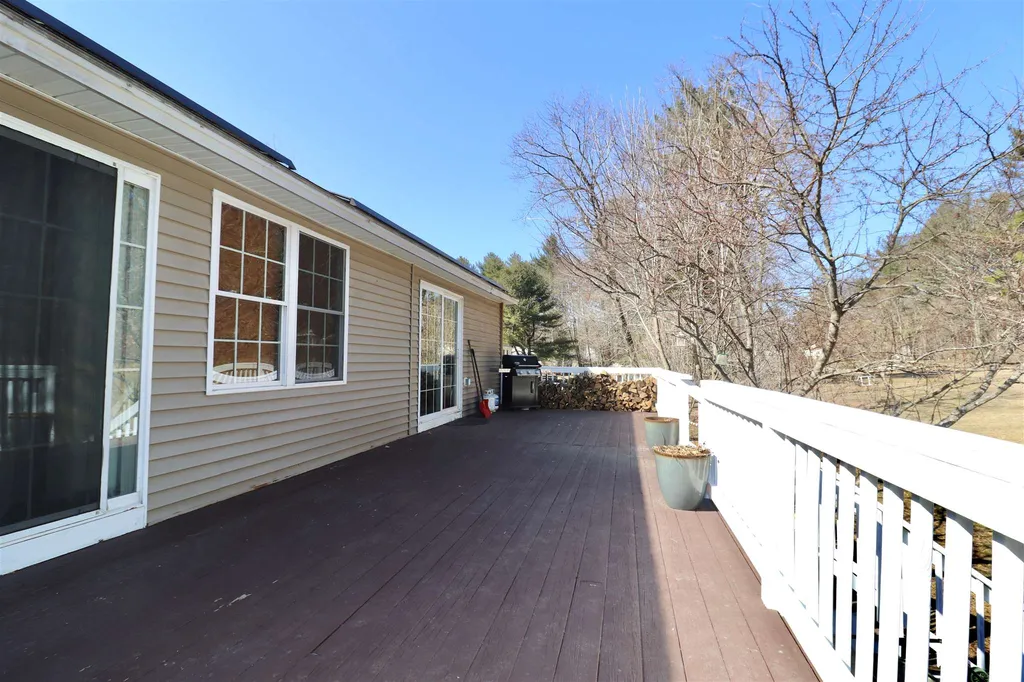 7 Maplewood Drive Londonderry NH 03053