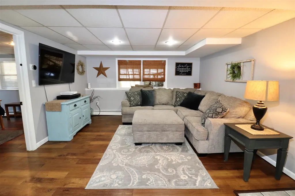 7 Maplewood Drive Londonderry NH 03053