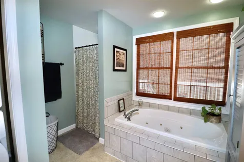 7 Maplewood Drive Londonderry NH 03053