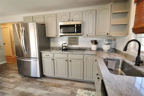 7 Maplewood Drive Londonderry NH 03053