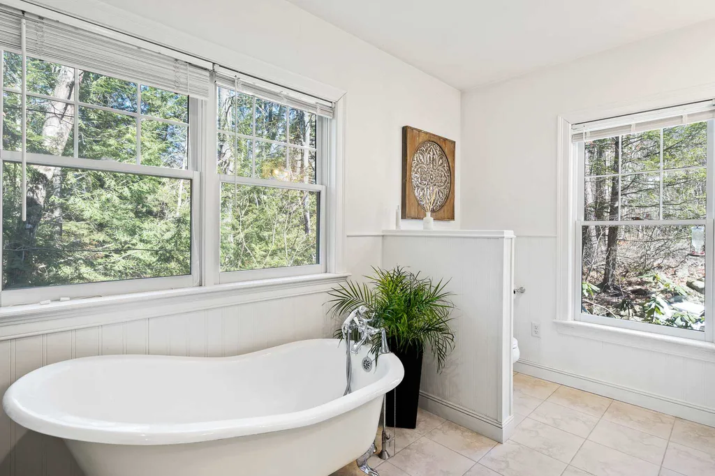 8 Parker Farm Lane Amherst NH 03031