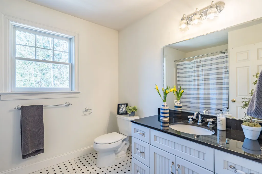8 Parker Farm Lane Amherst NH 03031