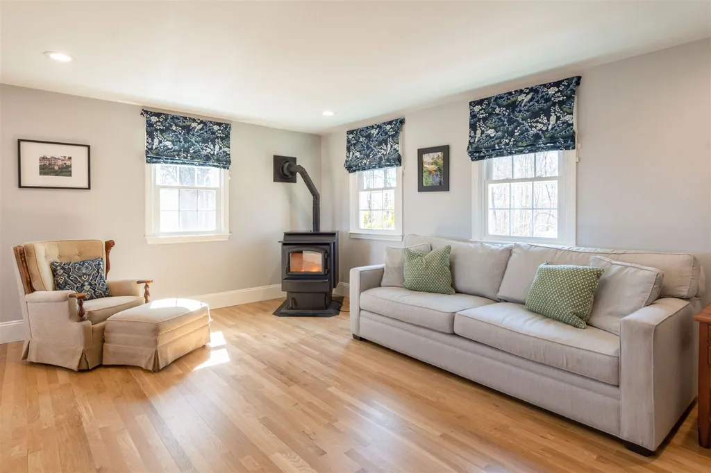 147 Ridgeview Road Weare NH 03281