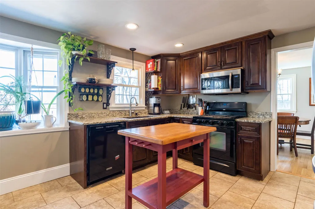 147 Ridgeview Road Weare NH 03281