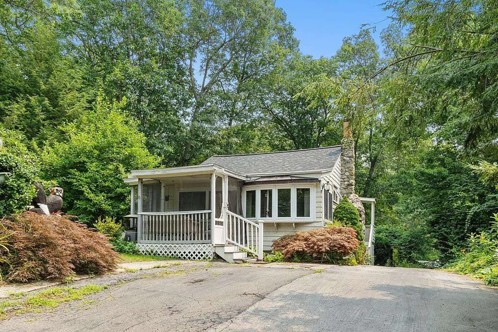 6 3rd Street Windham NH 03087