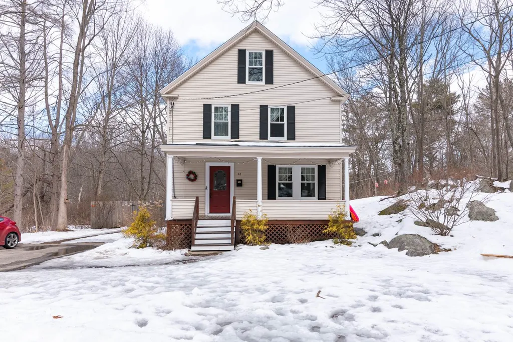 41 Bay Road Newmarket NH 03857