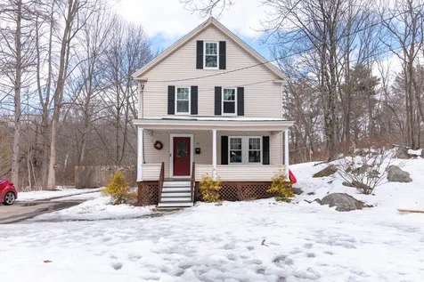 41 Bay Road Newmarket NH 03857