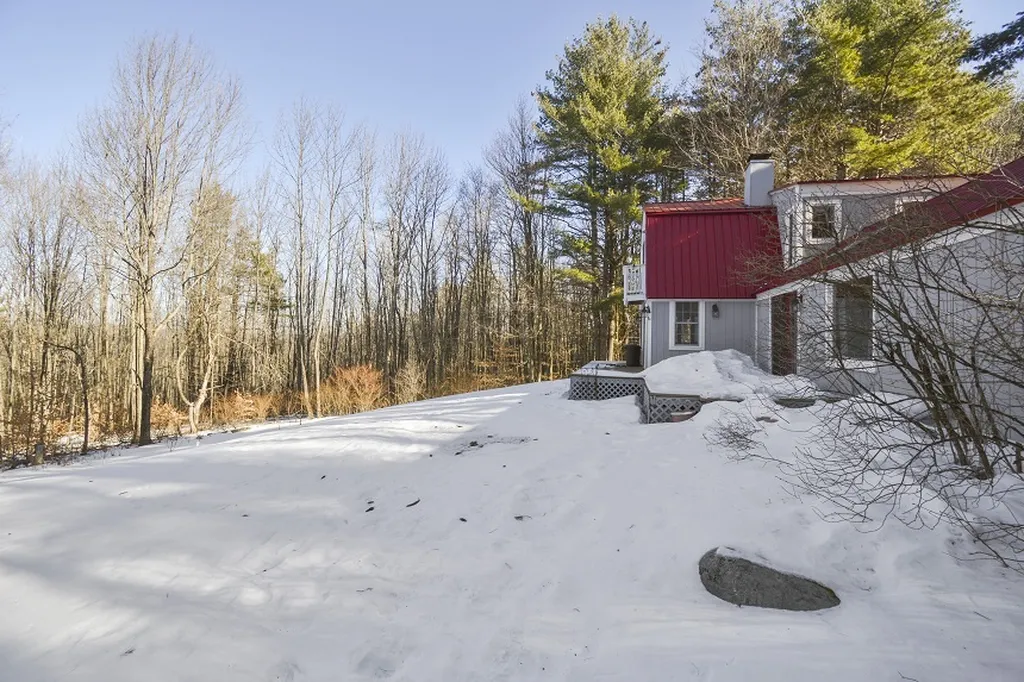 105 Craney Hill Road Henniker NH 03242