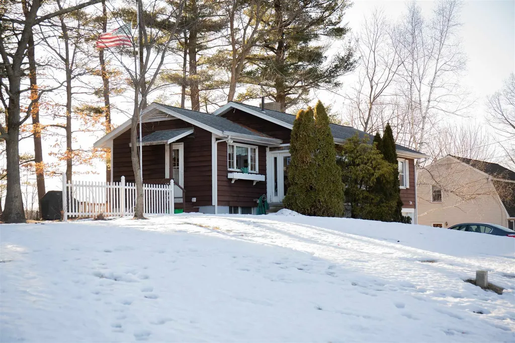 34 Street Laurent Street Nashua NH 03064