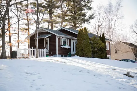 34 Street Laurent Street Nashua NH 03064
