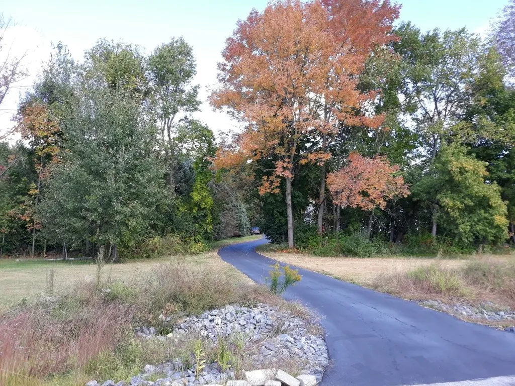21 Stone Post Circle Raymond NH 03077
