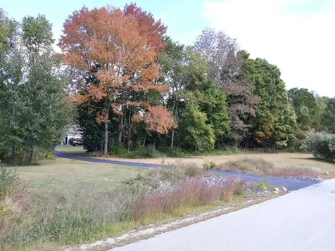 21 Stone Post Circle Raymond NH 03077