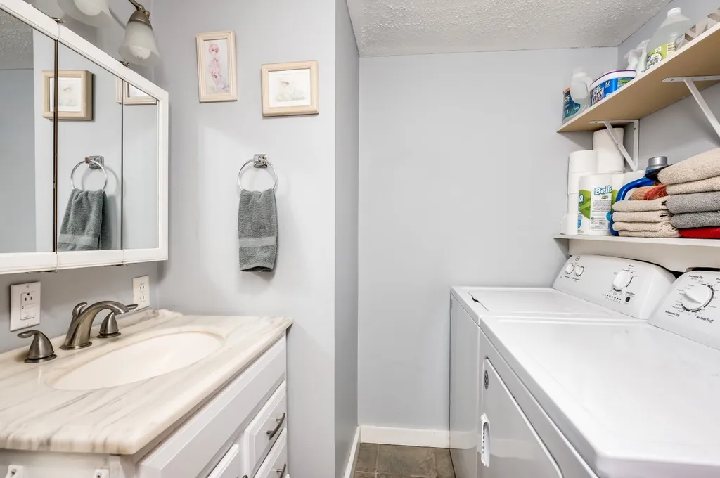 28 Orange Street Farmington NH 03835