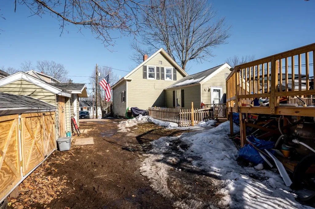 28 Orange Street Farmington NH 03835