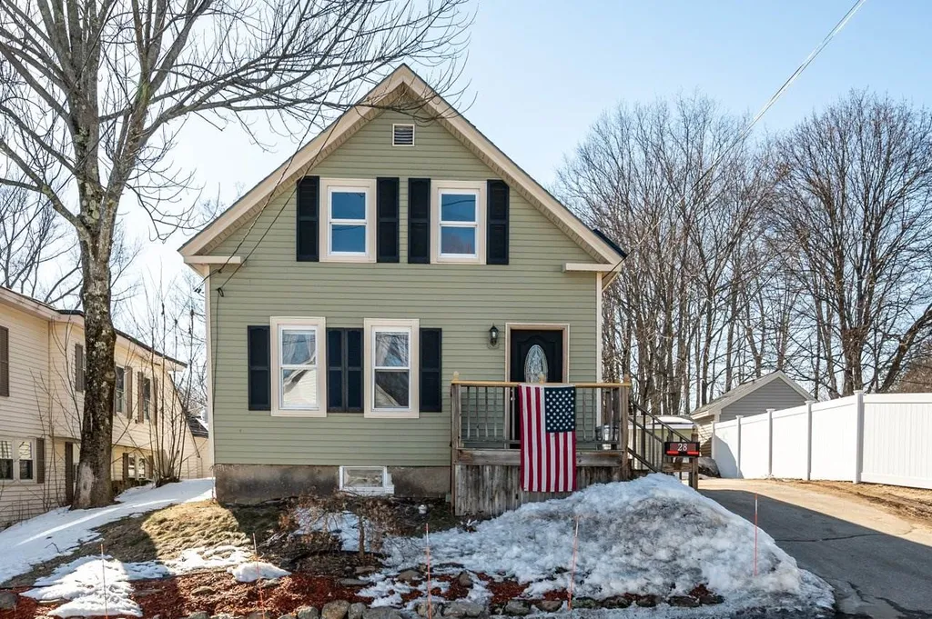 28 Orange Street Farmington NH 03835