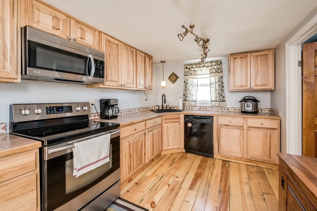 28 Orange Street Farmington NH 03835