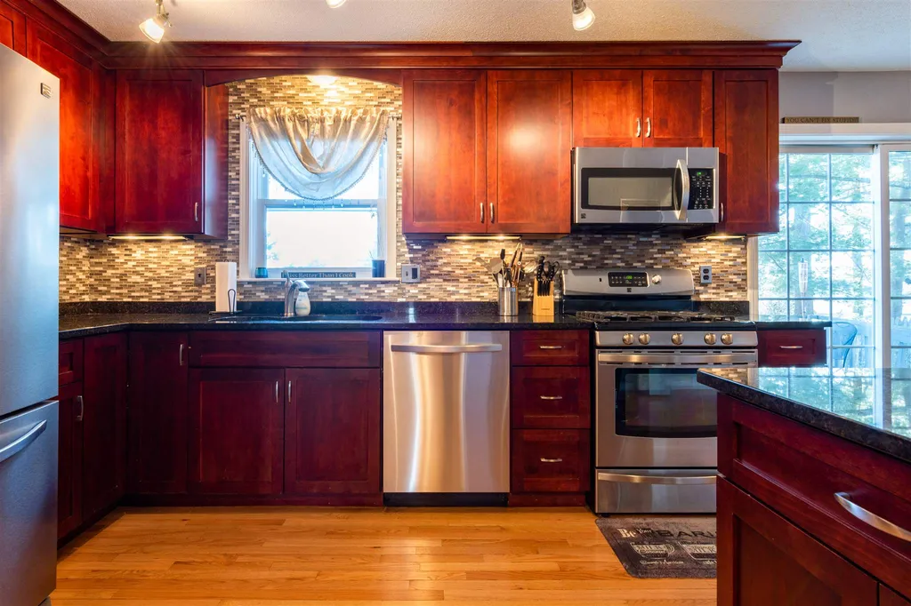15b Pine Grove Avenue Nashua NH 03060