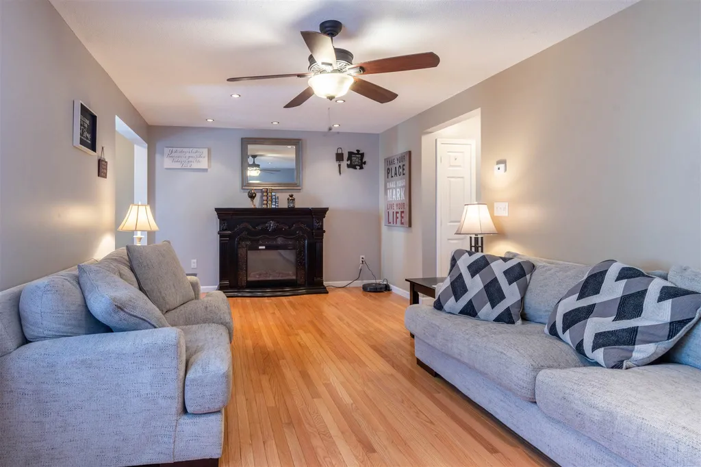 15b Pine Grove Avenue Nashua NH 03060