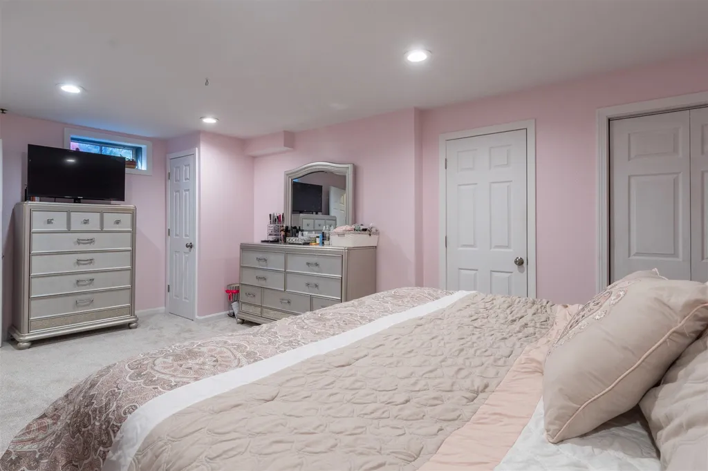15b Pine Grove Avenue Nashua NH 03060