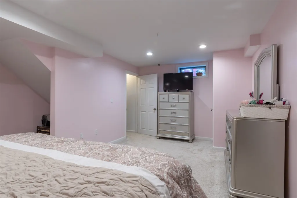 15b Pine Grove Avenue Nashua NH 03060