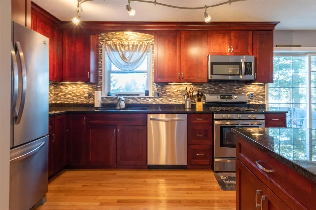 15b Pine Grove Avenue Nashua NH 03060