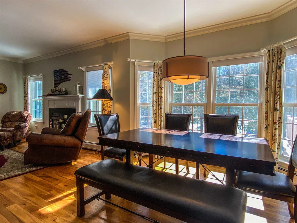 124 Spruce Lane New London NH 03257