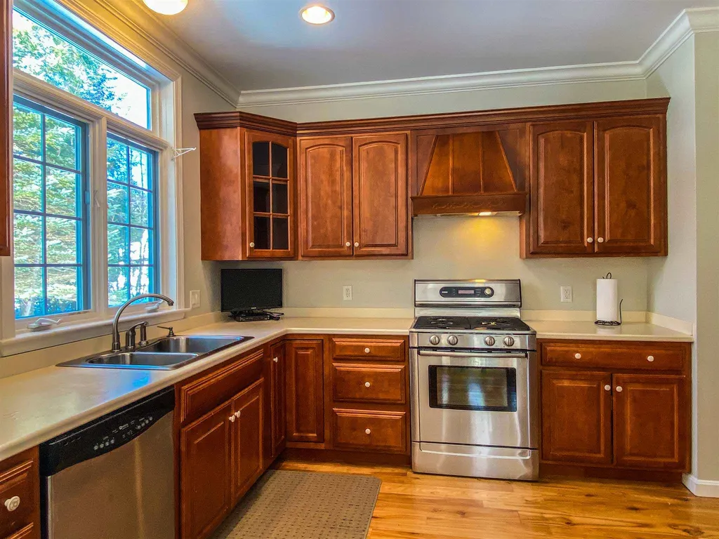 124 Spruce Lane New London NH 03257