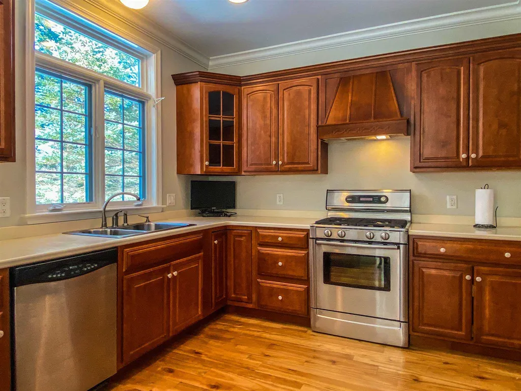 124 Spruce Lane New London NH 03257