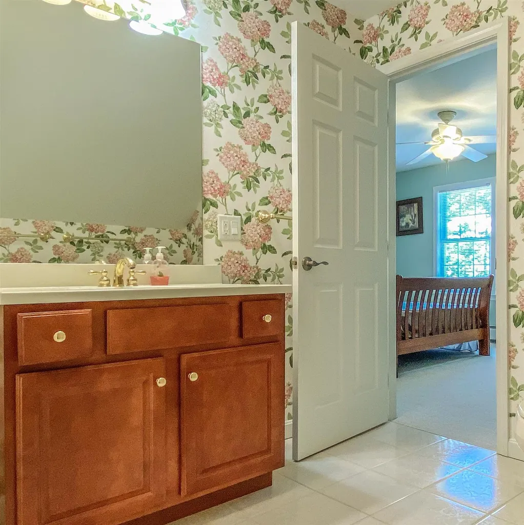 124 Spruce Lane New London NH 03257
