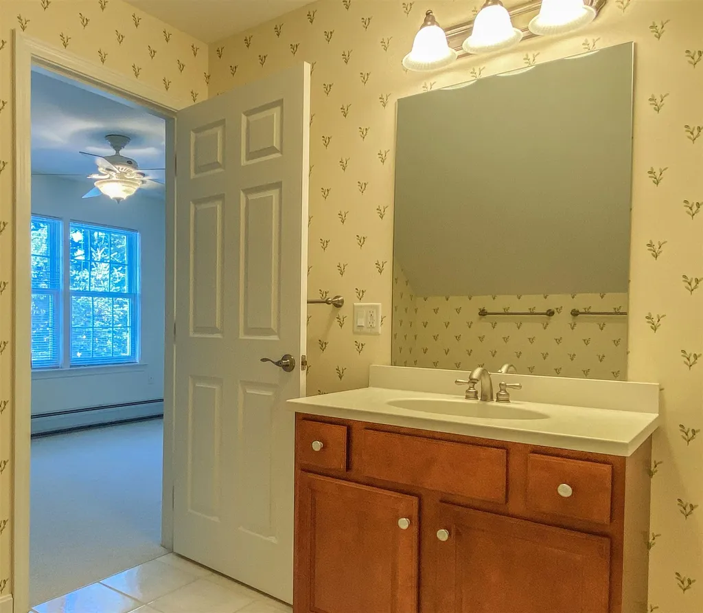 124 Spruce Lane New London NH 03257