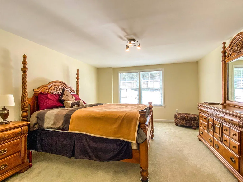 124 Spruce Lane New London NH 03257