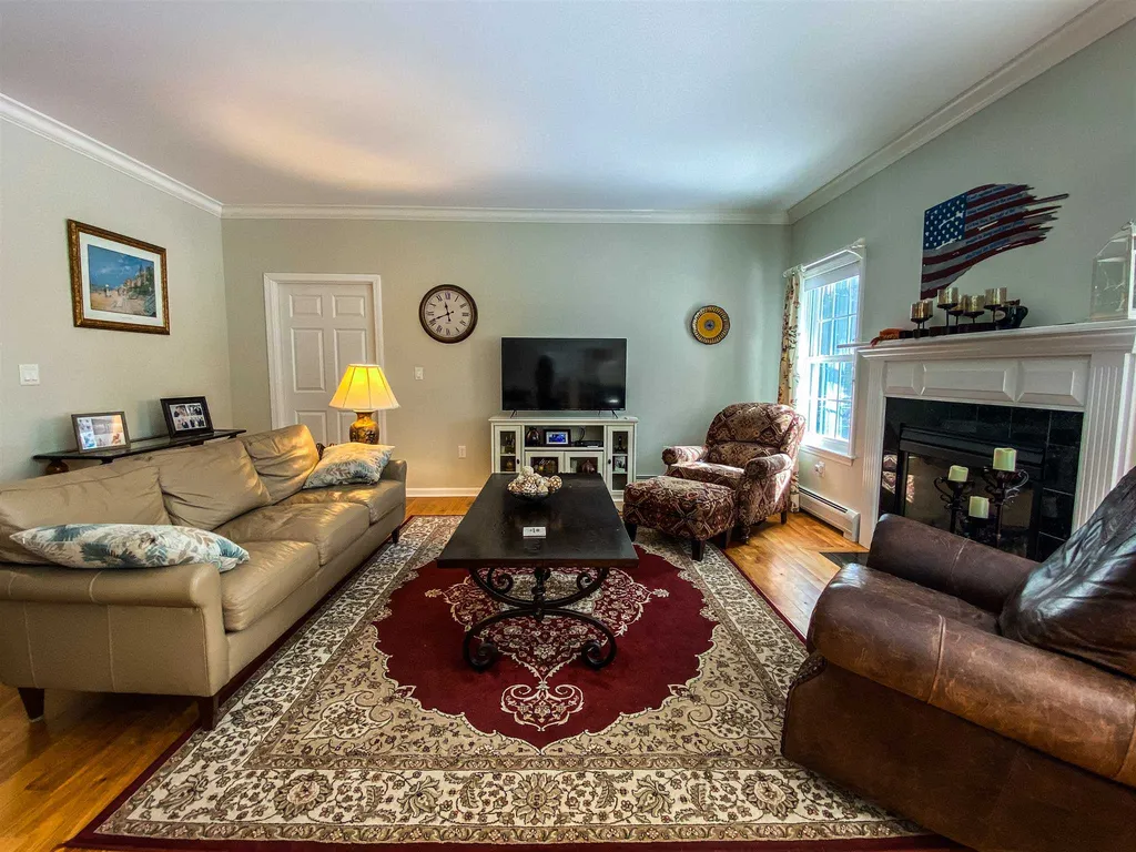 124 Spruce Lane New London NH 03257