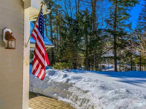 124 Spruce Lane New London NH 03257