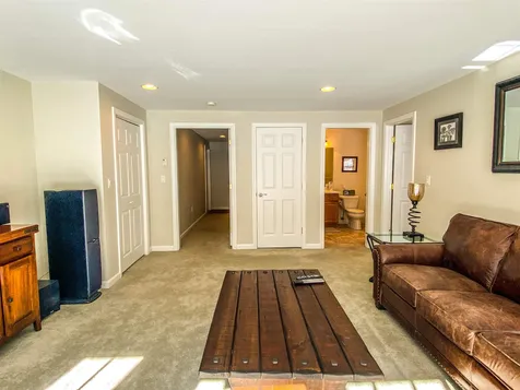 124 Spruce Lane New London NH 03257