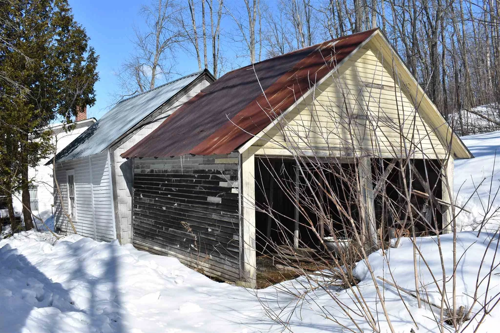 81 Glover Street Barton VT 05822