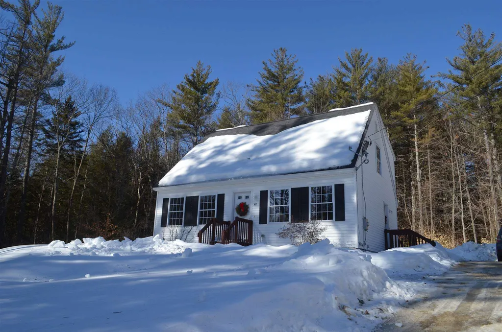 67 Deer Valley Road Bradford NH 03221