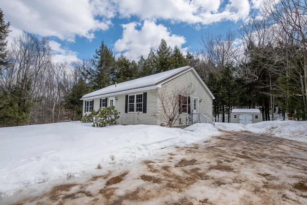 40 Adams Road Alexandria NH 03222